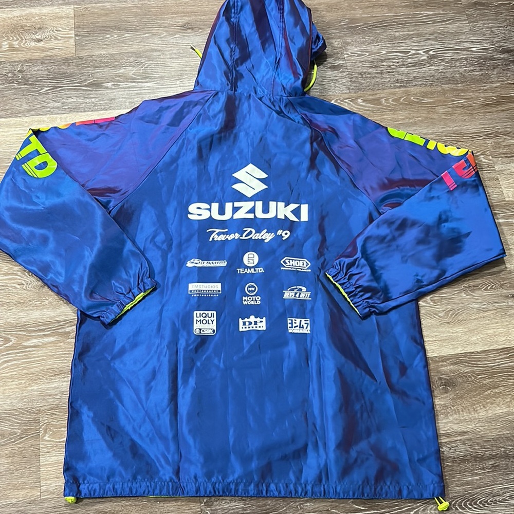Windbreaker - Picture 7 of 7